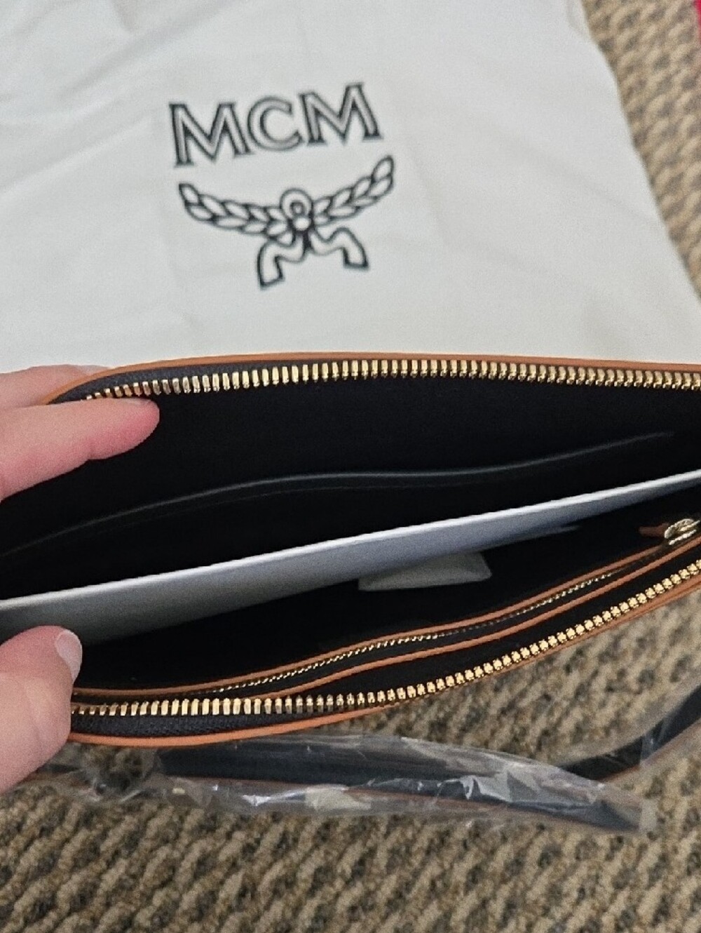 MCM Aren Crossbody Pouch - Picture 4 of 5